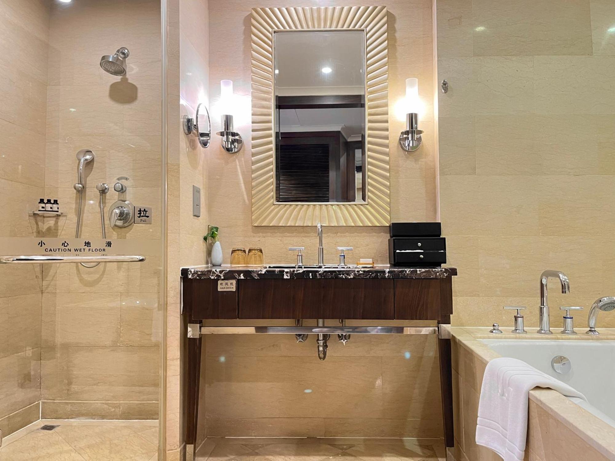 Wuhan Jin Jiang International Hotel Exterior foto