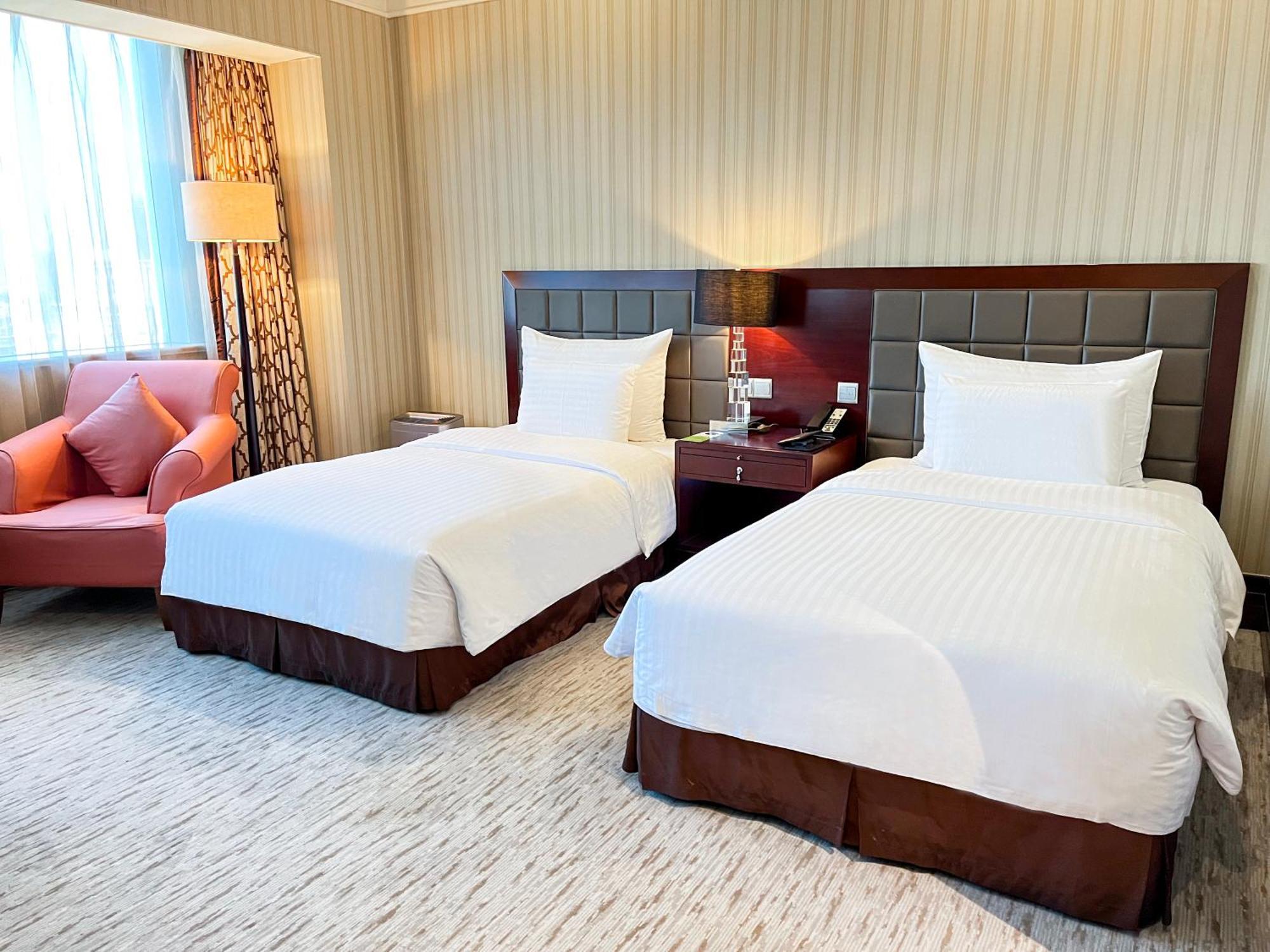 Wuhan Jin Jiang International Hotel Exterior foto