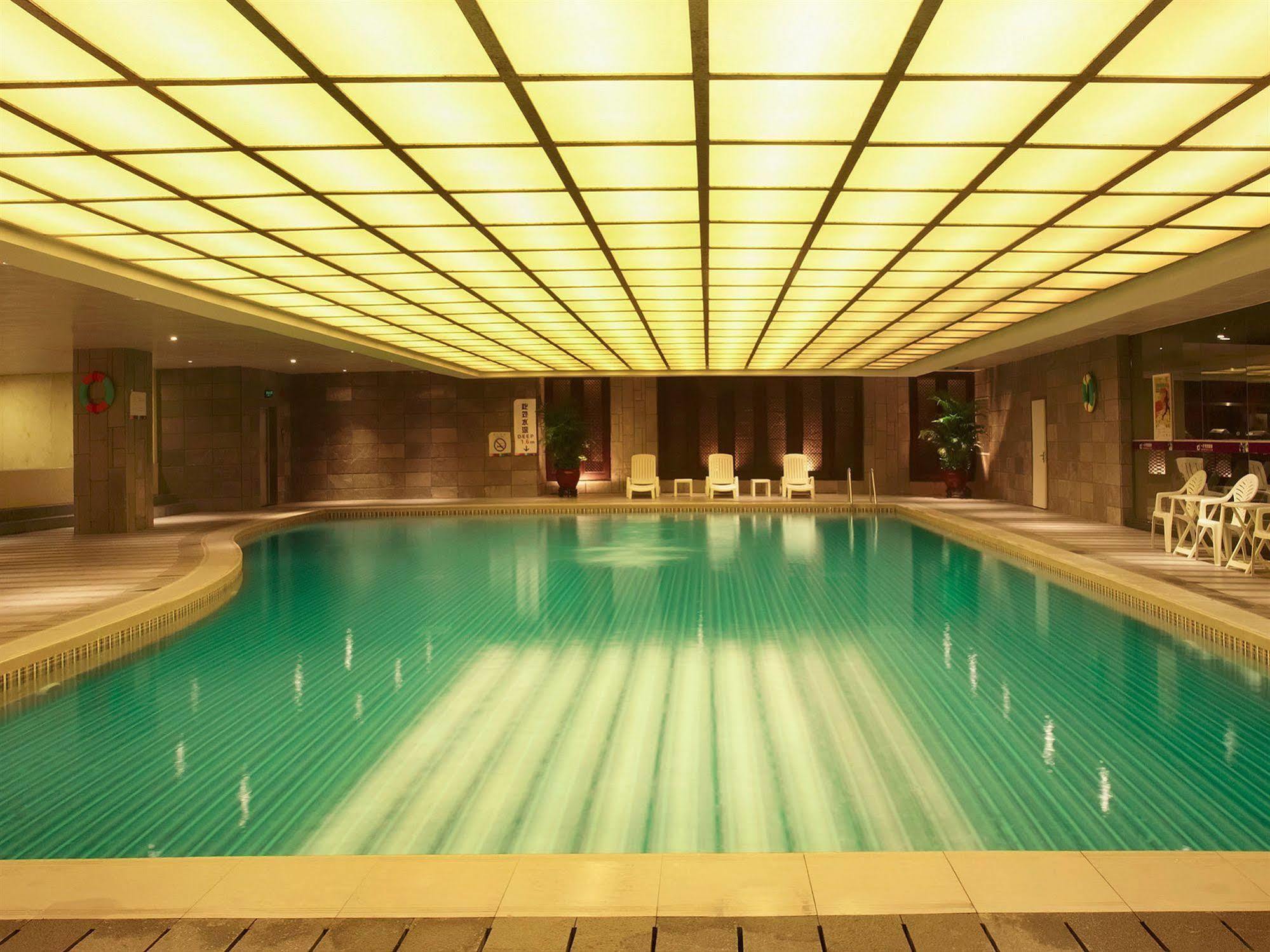 Wuhan Jin Jiang International Hotel Exterior foto